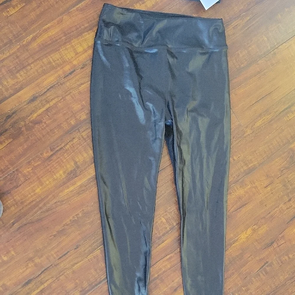 Noli Glossy Black Activewear Set - Picture 2 of 5